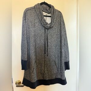 Sejour Cowl Neck Pullover Sweatshirt with Zippered Pockets in Size 1X